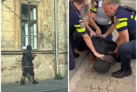 Tânăr din Timişoara, internat la psihiatrie, după ce a fost văzut mergând cu un pistol de jucărie pe stradă