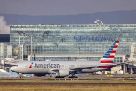 Caz şocant la American Airlines. O stewardesă a fost găsită moartă într-o cameră de hotel, cu o şosetă în gură