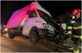 Accident grav în Mureş: O persoană a ajuns la spital, după ce o autoutilitară s-a răsturnat peste un autoturism