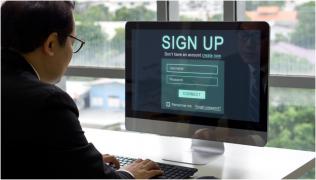 Răzbunarea unui peruan, după ce mai multe tinere au refuzat să-i trimită poze nud. Individul a fost arestat în SUA