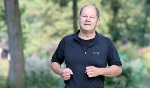 Cancelarul german Olaf Scholz a căzut în timp ce făcea jogging şi s-a lovit la faţă