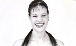 O femeie UK și-a pus capăt zilelor, după un "pact de sinucidere" făcut cu doi străini. Și-a cumpărat otravă de pe internet, apoi a așteptat să plece soțul