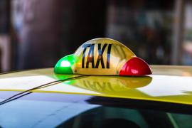 Taximetrist atacat cu cuţitul de un client