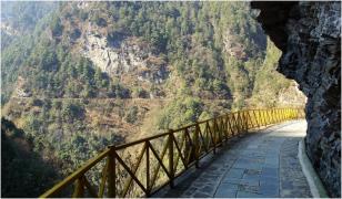 Companie din China, acuzată că și-a mutat sediul din centrul orașului în munți, ca să-i facă pe angajați să demisioneze