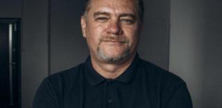 Cunoscut jurnalist de investigaţii din Ucraina acuză că mai mulţi bărbaţi i-au spart casa şi au vrut să-l înroleze în armată. Totul după ce l-a criticat pe Zelenski