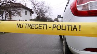 O femeie de 70 de ani din Botoşani, găsită moartă în zăpadă după ce a fost uitată de soţ afară