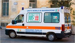 A sunat la urgențe și s-a prefăcut că îi e rau, apoi a fugit când a ajuns la spital. Italianca a folosit ambulanța pe post de taxi