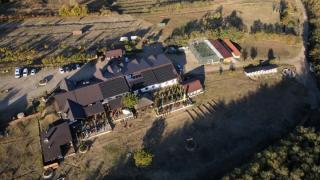 Incendiul de la Ferma Dacilor. Funcţionara care ar fi aprobat documentele de construcţie ale complexului, reţinută 24 de ore