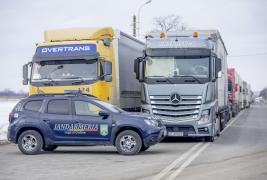 Transportatorii și fermierii au blocat traficul pe Autostrada București-Ploiești. Au coborât din autovehicule şi merg pe jos