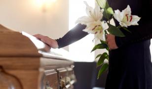 Prea scump ca să mori. Costurile înmormântărilor din UK au atins un nivel fără precedent din cauza inflaţiei galopante