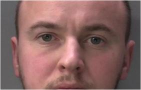 Cum au reușit polițiștii din UK să găsească un bărbat care agresase sexual o tânără de 18 ani. Abonamentul de autobuz l-a dat de gol