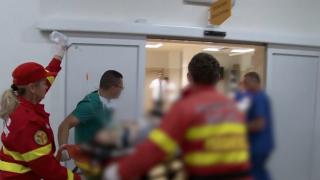 O tânără din Suceava s-a înjunghiat, încercând să-şi pună capăt zilelor. Fata a ajuns la spital în şoc hemoragic, dar medicii au reușit să-i salveze viața