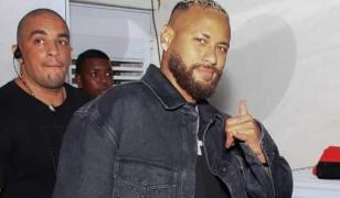 "Şi-a mâncat salariul". Neymar, ţinta glumelor pe internet din cauza modului în care arată după 3 luni de pauză