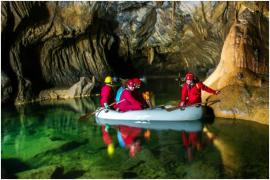 Ploile torenţiale au făcut prăpăd în Slovenia. Cinci persoane au rămas blocate într-o peşteră