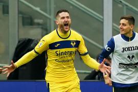 Ameninţat cu moartea după ce a ratat un penalty. Reacţia lui Thomas Henry, atacant la Verona: "Sper că într-o zi o să vă puteţi găsi pacea"