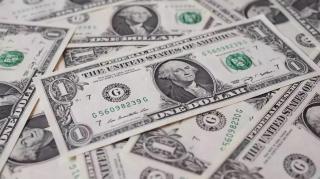 Leul românesc pierde teren important în raport cu dolarul american