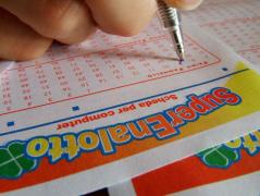 "Am crezut că este o glumă". A câştigat 90 de milioane de euro jucând un bilet de doar trei euro, în Italia