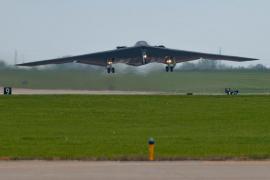 SUA folosesc pentru prima dată bombardierele "invizibile" B-2 în atacuri asupra rebelilor Houthi