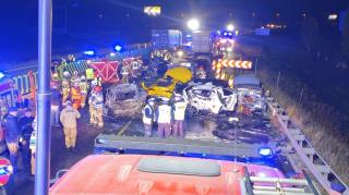 Carnagiu pe autostradă. 4 morţi şi zeci de răniţi după un accident înfiorător cu 22 de maşini, în apropiere de Gdansk, Polonia