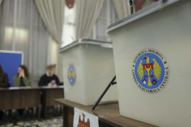 Alegeri prezidenţiale şi referendum în Moldova. 3,3 milioane de moldoveni sunt aşteptaţi la urne. Până la ora 12:00, s-au prezentat la vot 19,36% dintre alegători 