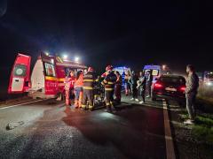 Încă o victimă a accidentului de la Însurăţei. Un tânăr de 28 de ani, aflat în remorca nesemnalizată, a murit la spital. Şoferul vinovat era băut şi a fugit