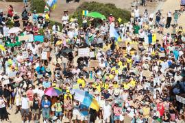 Proteste masive în Insulele Canare faţă de turismul excesiv. Oamenii se plâng că turiştii epuizează resursele naturale şi cresc costul vieţii