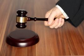 O femeie din Alba, condamnată la un an de închisoare pentru că şi-a abandonat copiii