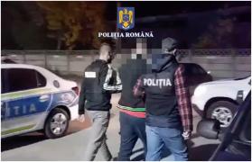 Copilă de 11 ani, violată de iubitul mamei sale. Femeia a dat alarma la 112