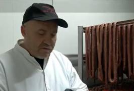 Cum au ajuns cârnaţii de Pleşcoi să se fabrice cu carne de oaie adusă din Grecia sau Portugalia. Motivul invocat de producători