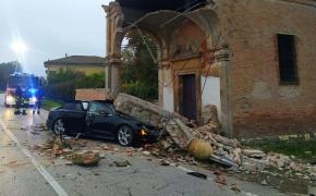 Şofer român, accident mortal în Italia. Tânărul a sfârşit pe loc după ce s-a înfipt cu un Audi A6 într-o capelă