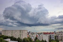 Vremea în București. Capitala trece de la temperaturi neobişnuit de calde la ploi, răcoare şi descărcări electrice