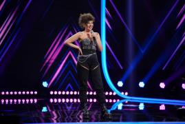 Teodora Nedelcu urcă pe scena iUmor cu un super număr de stand-up. Cheloo: "Sper să câștigi acest sezon, ca să nu te mai văd pe aici!"