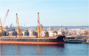 Rușii au lovit cu rachete un port din Odesa. Un mort și cinci muncitori răniți, după ce două nave au fost distuse