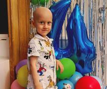 Michael Gabriel Vișan, un băiețel de doar patru ani, are nevoie disperată de ajutor pentru a învinge cancerul