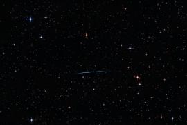 Meteorii, care sunt denumiți uneori "stele căzătoare", vor apărea ca niște linii de lumină pe cer.