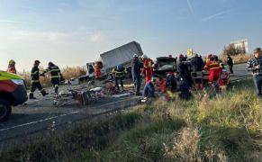 Maşini spulberate la Dumbrăvioara, în Mureş