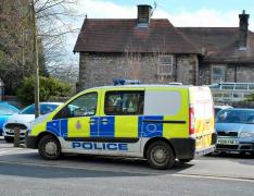 O femeie şi-a ţinut fetiţa ascunsă într-un sertar în primii trei ani de la naştere. Copila, care nu a văzut lumina zilei, arăta ca un bebeluş de 7 luni