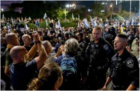 Israelienii protestează după ce Netanyahu l-a demis pe ministrul Apărării și cer încheiarea unui acord privind ostaticii