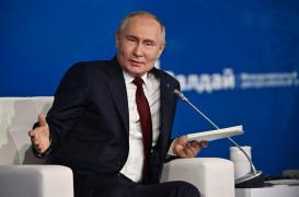 Vladimir Putin l-a felicitat pe Donald Trump pentru victorie. Spune că Rusia este pregătită să restabilească relațiile cu SUA