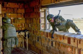 Doi soldaţi ruşi, condamnaţi la închisoare pe viaţă după ce au ucis o întreagă familie în Ucraina. Sentinţa, dată de un tribunal rusesc