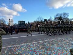20.000 de oameni la parada de Ziua Naţională din "Oraşul Unirii", mai puţini faţă de 2023. Masa populară nu a mai fost organizată