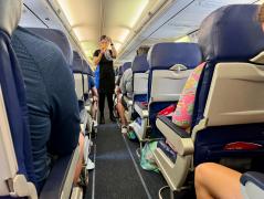 însoțitoare de bord