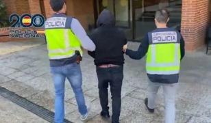 Copilă româncă, vândută de părinţi în Spania pentru 5.000 de euro. Timp de ani 3 ani, fata a locuit cu "soțul" într-o dubă și aduna fier vechi pentru bani