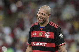 ''Împăratul'' Adriano s-a retras oficial, la 8 ani de la ultimul meci ca profesionist. Omagiu emoţionant, pe stadionul Maracana