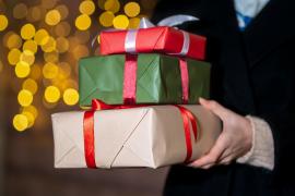 Câţi bani alocă românii pentru cadourile de Crăciun. Bugetul, similar sau chiar mai mic decât anul trecut