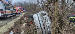 Accident grav în Timiş. Un bărbat de 66 de ani a murit, după ce s-a răsturnat cu maşina pe marginea şoselei