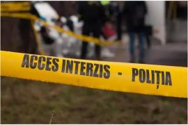 Cadavrul unui bărbat, descoperit într-o maşină arsă pe un câmp din Deva. Poliţia a deschis dosar penal pentru ucidere din culpă