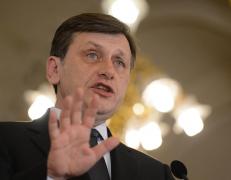 Cum a ajuns Crin Antonescu candidatul coaliţiei: "Nu mi-am dorit această candidatură, dar nu m-am dat la o parte"