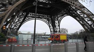 Incendiu la Turnul Eiffel. Peste 1.200 de turişti au fost evacuaţi