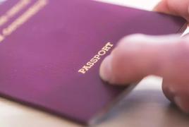 O femeie din Grecia a încercat să intre în România schimbându-şi fotografia din paşaport. Cum au prins-o vameşii din Giurgiu